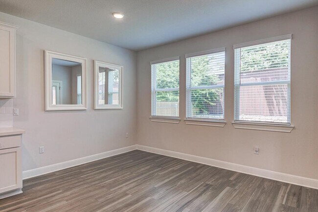 Building Photo - 15610 Ellinger Dr