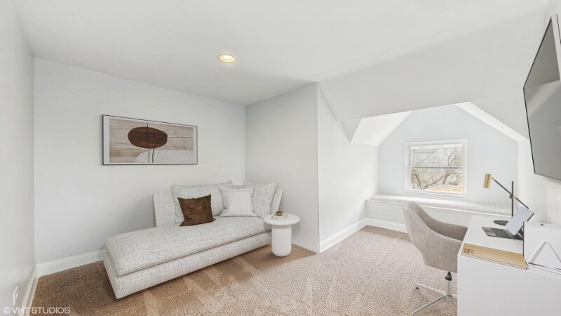 Building Photo - 8211 S Cornell Ave