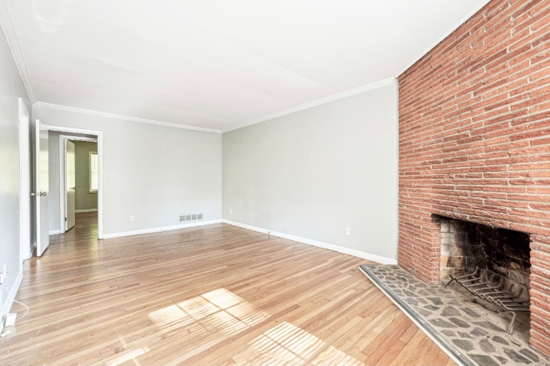 Building Photo - 2071-2073 E Roxboro Rd NE