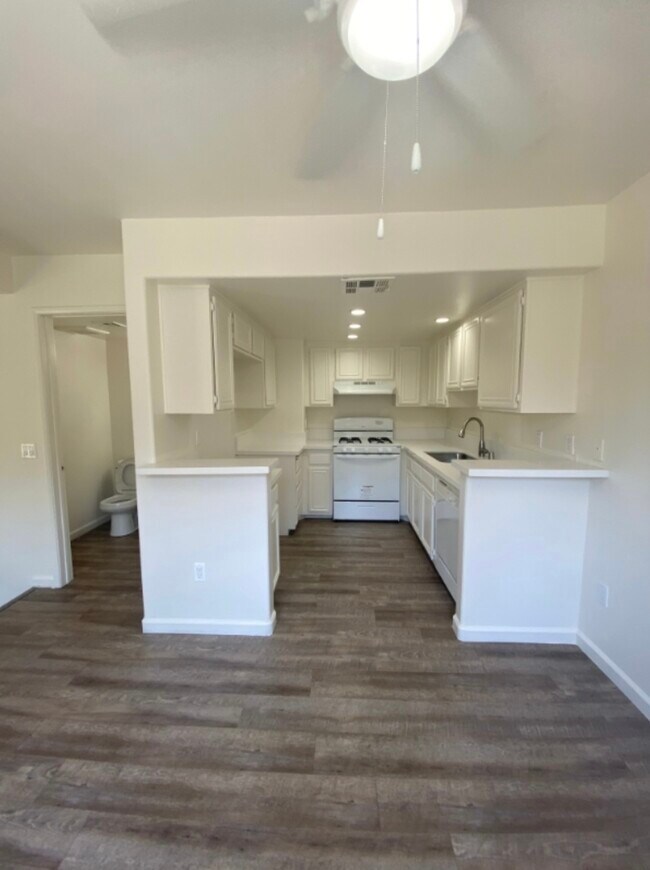 Building Photo - 13022 Riverside Dr