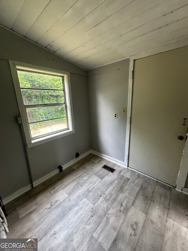 Building Photo - 4370 Mikado Ave
