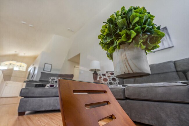 Building Photo - FULLY FURNISHED Sparks home with all utilities included and flexible lease options