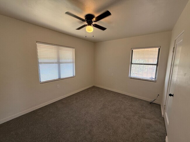 Building Photo - 1835 Palomas Dr NE