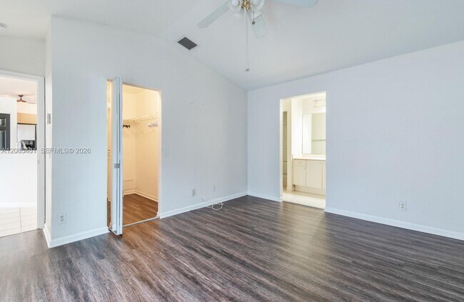 Building Photo - 1211 Golden Cane Dr