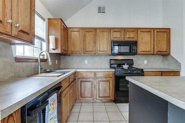 Building Photo - 2508 Tyler Ln
