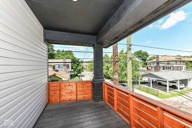 Building Photo - Three Bedroom Duplex Located Near Meridian St and 30th Street