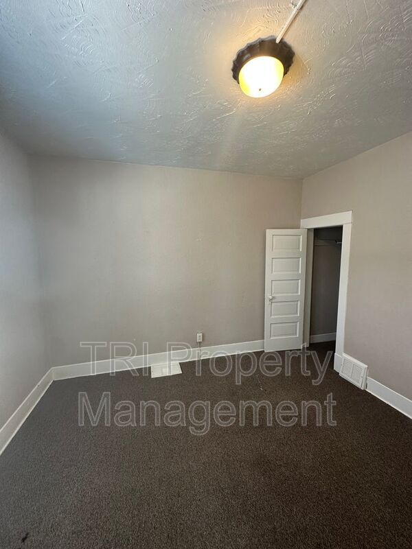 Building Photo - 414 13th Ave