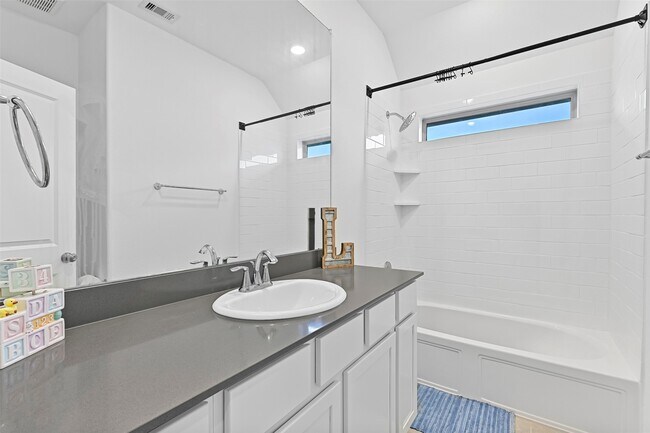 Building Photo - 805 Westwood Dr