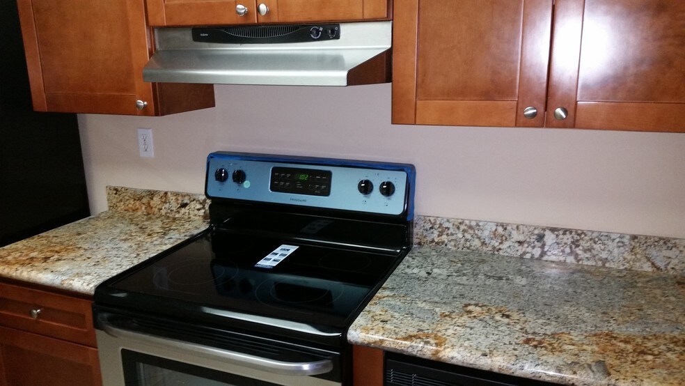 Building Photo - 1975 Normandy Dr