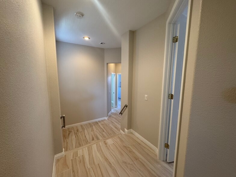 Building Photo - 712 Pinnacle Heights Ln
