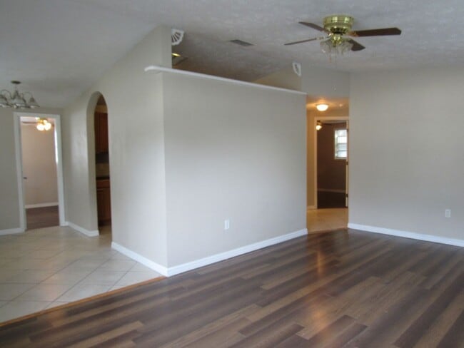 Building Photo - $1495 PER MONTH FOR THIS 3 BEDROOM 1 BATH HOME - NEW PORT RICHEY FL
