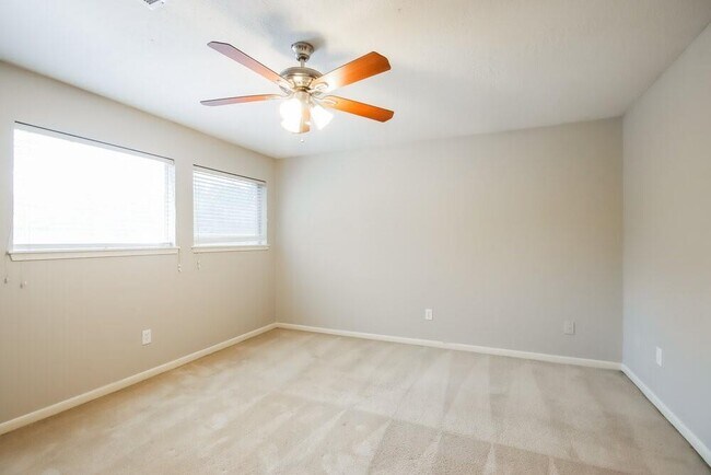 Building Photo - 11906 Swan Creek Dr
