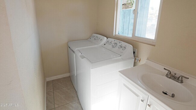 Building Photo - 307 N D St