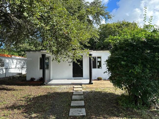 Primary Photo - 2120 Service Rd