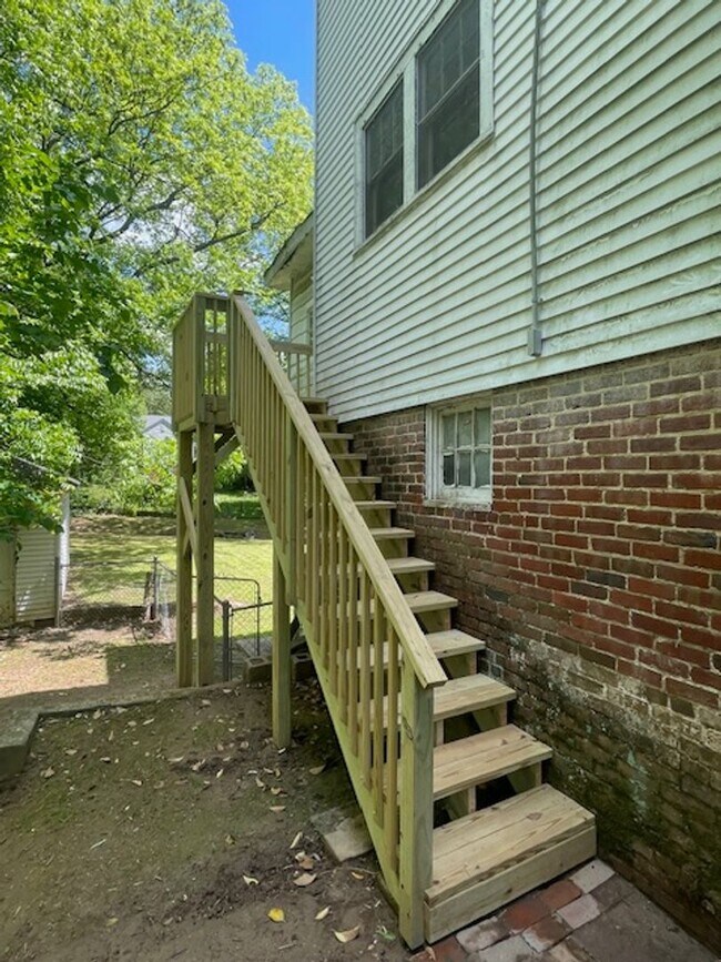 Building Photo - 725 Gales Ave