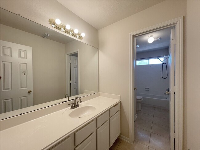 Building Photo - 2126 Winding Hollow Dr