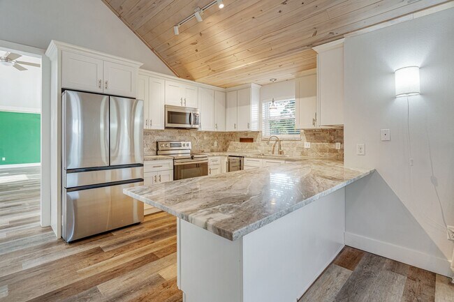 Building Photo - Beautifully Updated Home in Navarre!