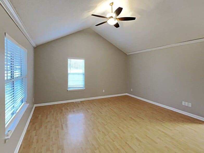 Building Photo - 401 Brookside Dr