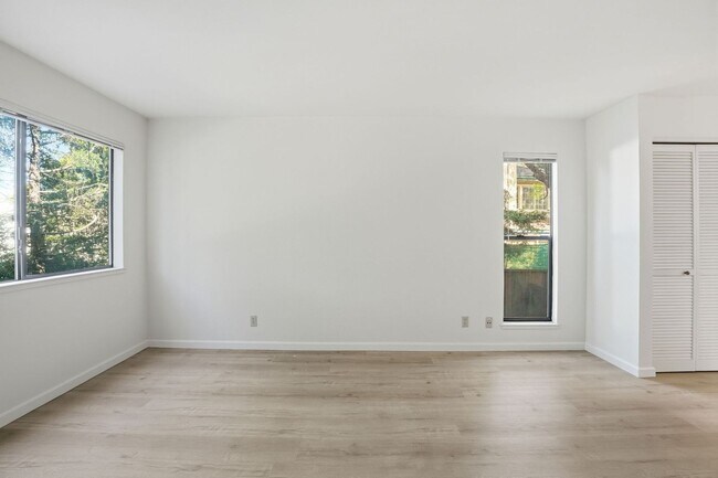 Building Photo - 2 bedroom 2 bath condo located at 406 W. Charleston Rd, Palo Alto 94301