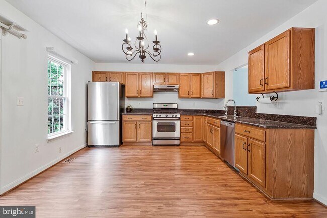 Building Photo - 616 Bellerive Ct