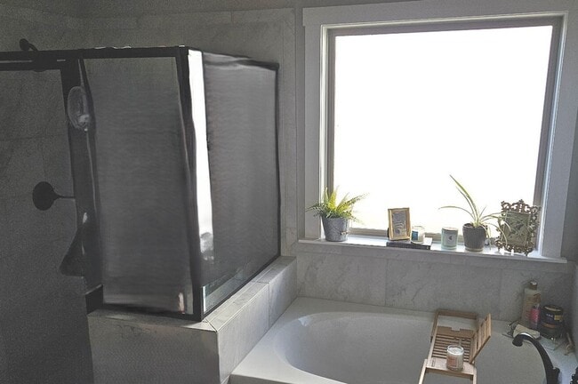 Building Photo - Beautiful 4-bedroom, 2.5- bath home with b...