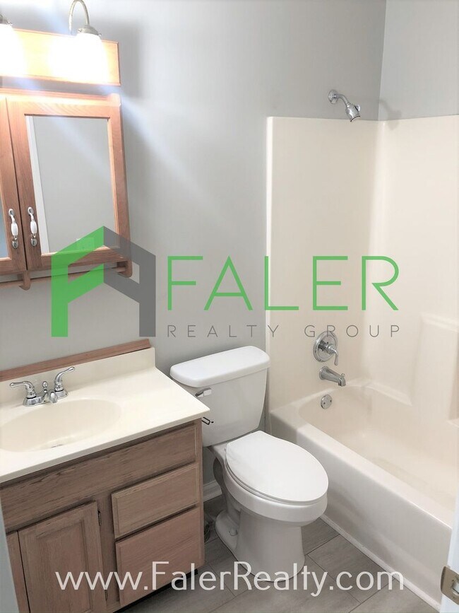 Building Photo - Show-stopping rental available - Lots of S...
