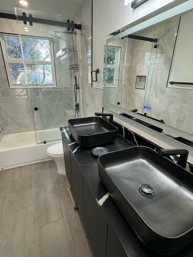 Building Photo - 10366 Buena Ventura Dr