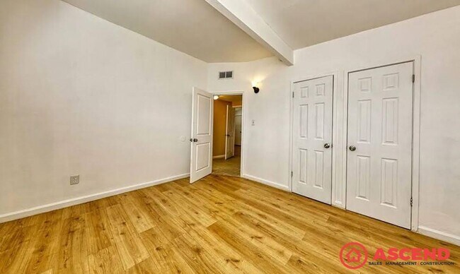 Building Photo - Unique Home Near Bakersfield College!