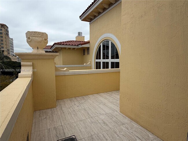 Building Photo - 107 Mendoza Ave