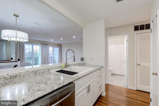 Building Photo - 421 Wendover Dr