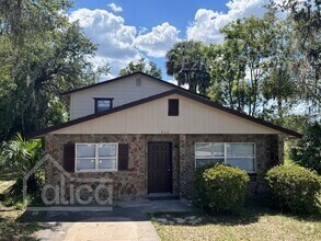 Building Photo - Spacious & Stylish 6BR Home with Modern Up...
