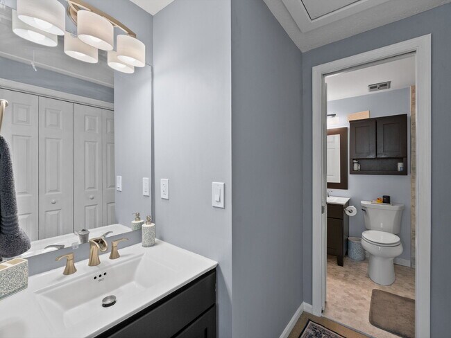 Building Photo - 1636 Fieldthorn Dr