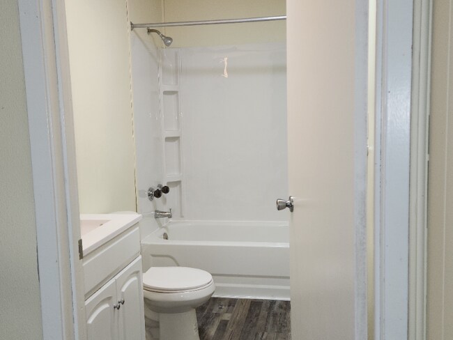 Building Photo - 434 W Madison