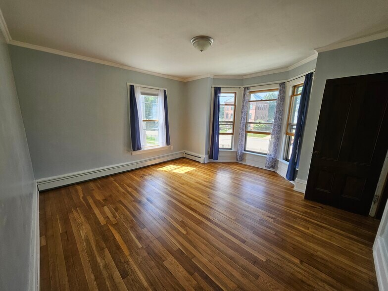 Living room with walk in closet - 22 Sparhawk St