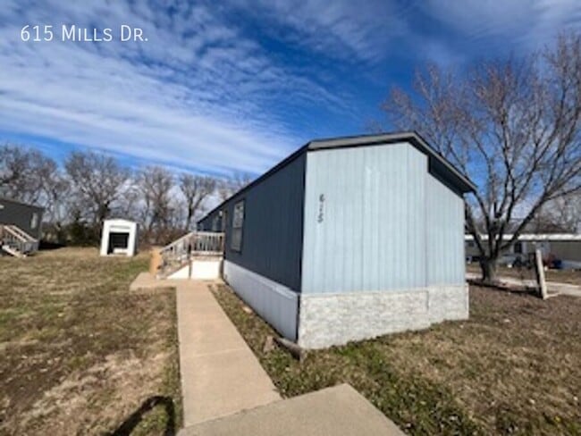 Building Photo - 615 N Mills Dr