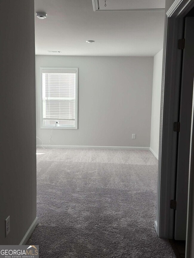 Building Photo - 3370 Westgate Park Dr