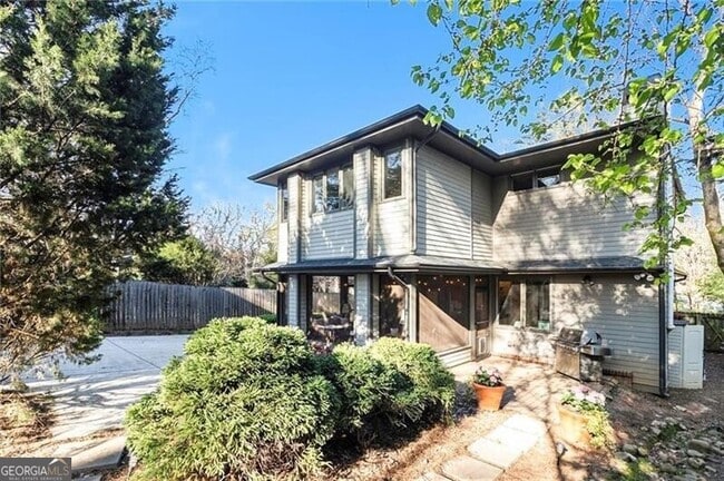 Building Photo - 623 Ansley St