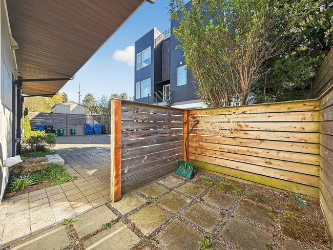 Building Photo - 809 NW 52nd St