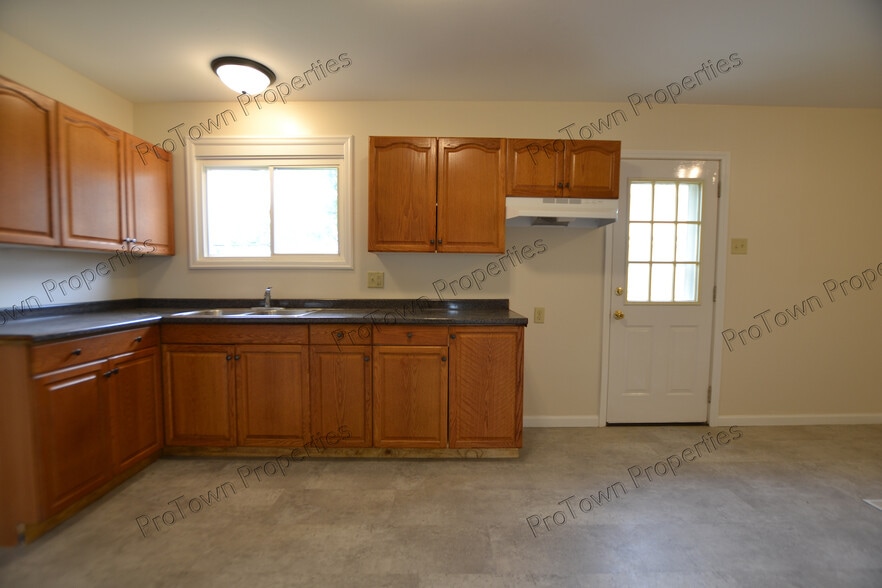 Building Photo - 2215 Webster Ave