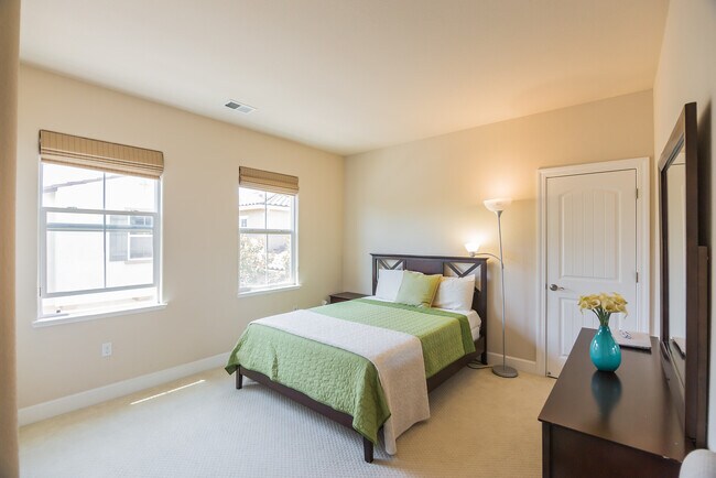 Building Photo - 5539 Southcrest Way