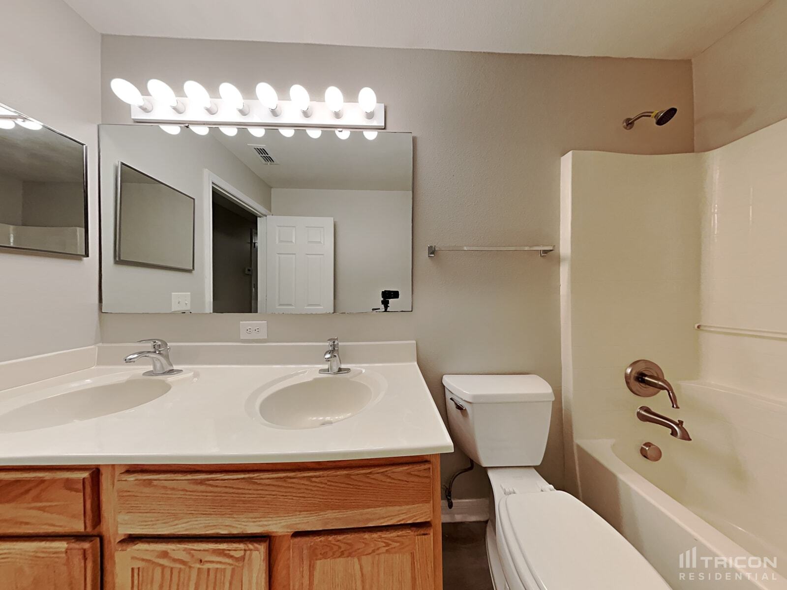 Building Photo - 10323 Frog Pond Dr