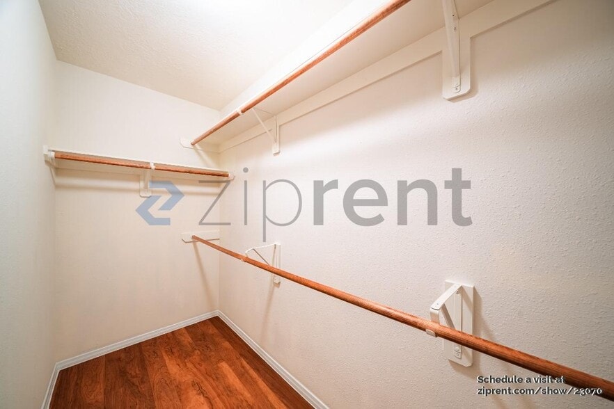 Building Photo - Unit