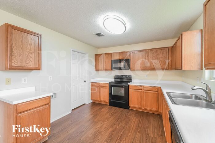 Building Photo - 1204 McMillen Dr