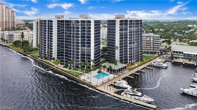 Building Photo - Pointe Royale
