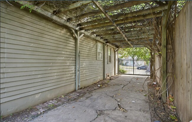 Building Photo - 2 Bed | 1 Bath Near Cherry Street!