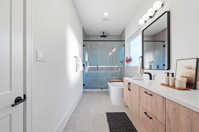 Building Photo - 4218 Nichols St