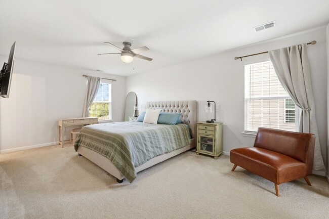 Building Photo - 4435 Sunset Dr