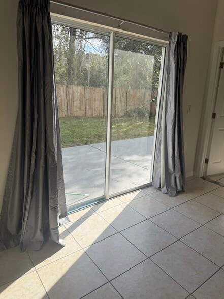 Building Photo - 5559 Pats Pt