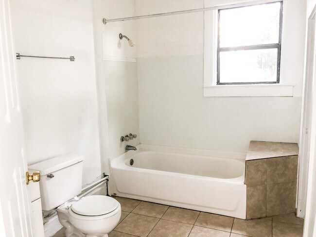 Building Photo - 12852 Florida Ave