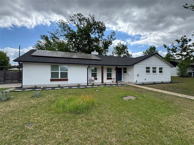 Building Photo - 5805 N Hampton Dr